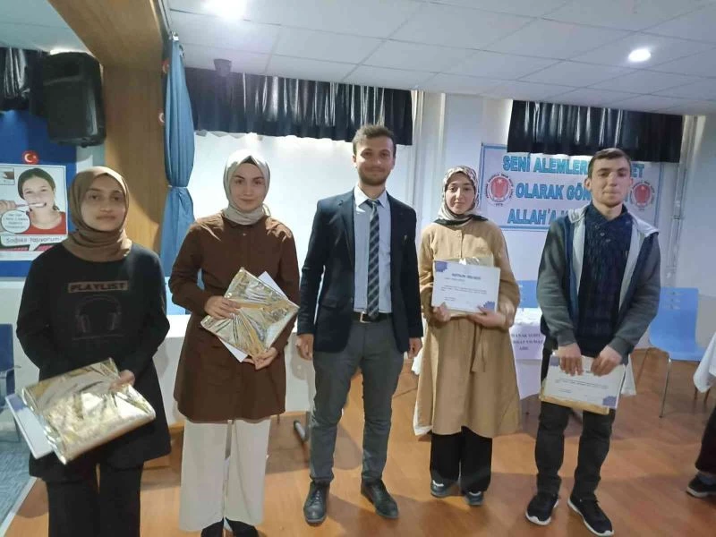 Posof Aşık Sabit Müdami Anadolu İmam Hatip Lisesi il birincisi oldu
