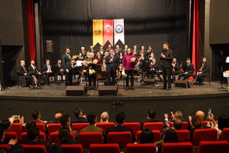 Van Büyükşehir Belediyesinin musiki konseri yoğun ilgi gördü
