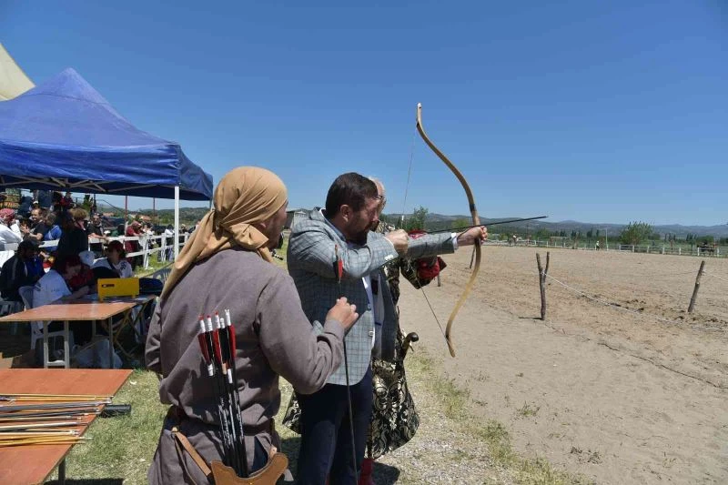 Sındırgı’da sınırları aşan Atlı Okçuluk yarışması
