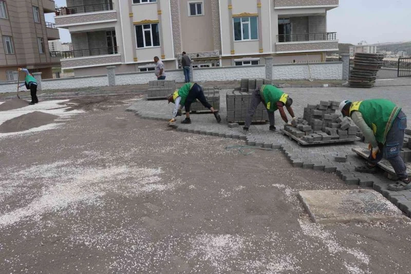 Batıkent’te yeni yollar kilitli parkeyle döşeniyor
