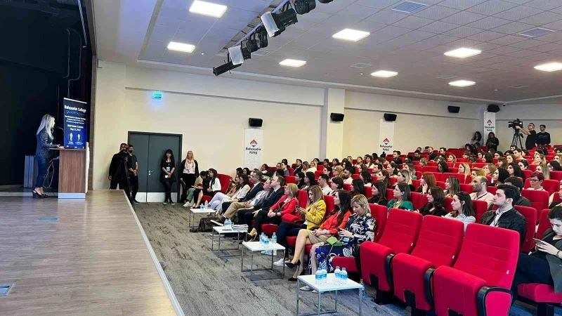 İngilizce öğretiminde yeni teknolojilerin entegrasyonu için bir araya gelindi
