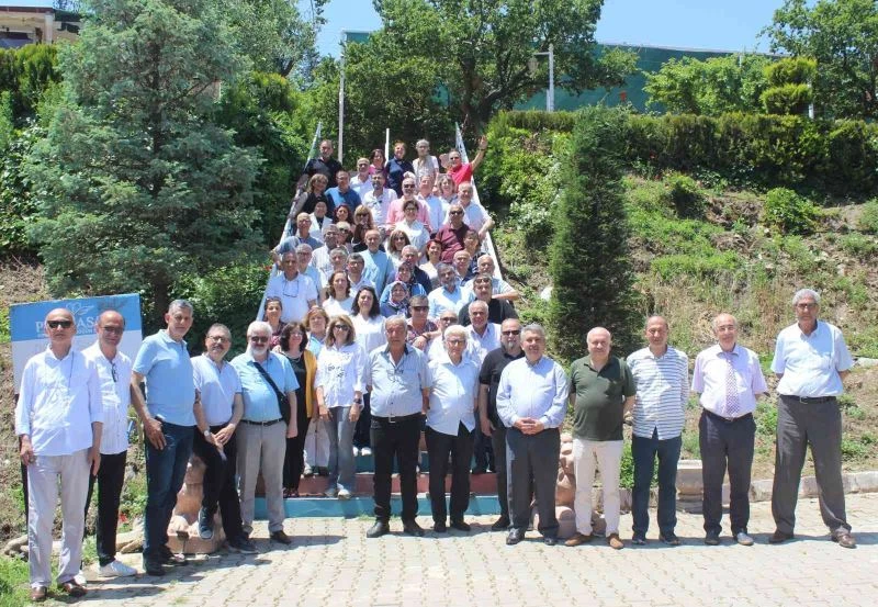 Salihli Lisesi’nin 1982 mezunları 40 yıl sonra buluştu
