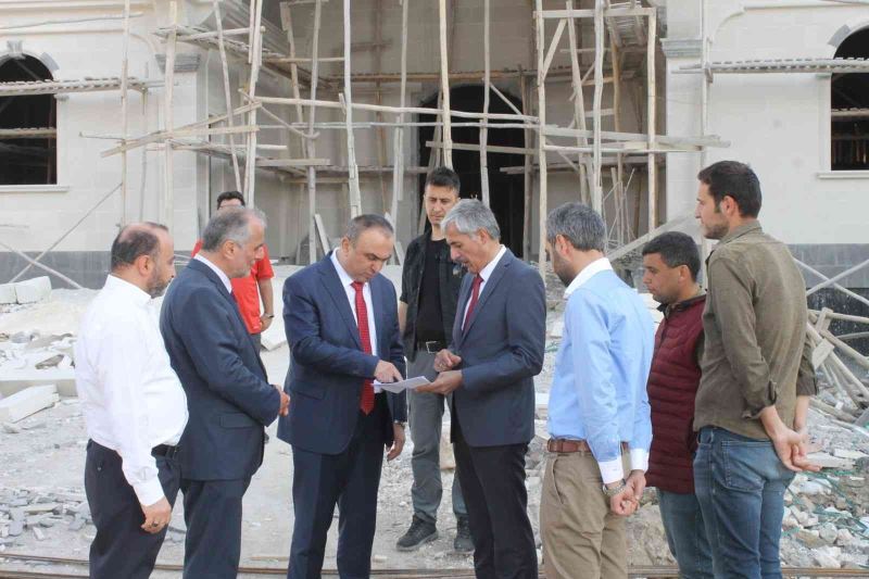 Vali Soytürk, cami ve kuran kursu inşaatlarında incelemelerde bulundu
