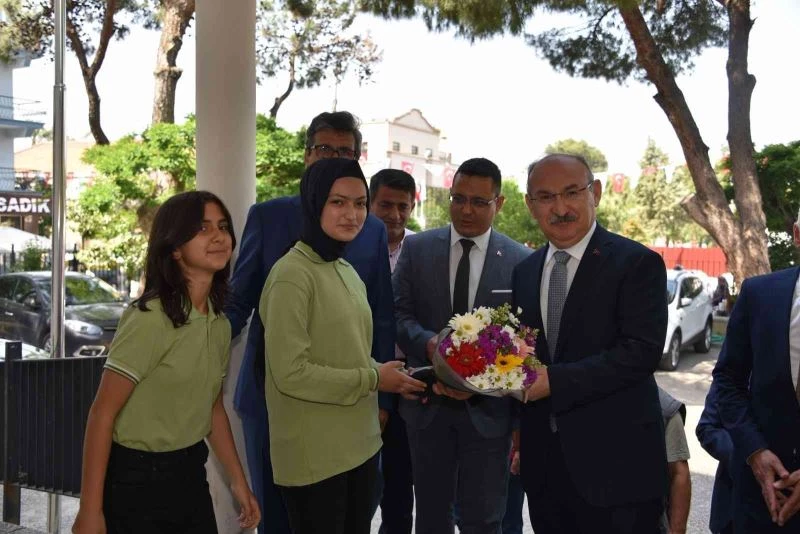 Vali Karadeniz, Akhisar ilçesini ziyaret etti
