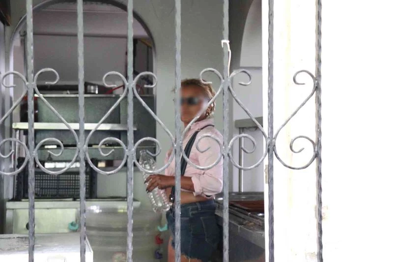 Elinde bıçakla girdiği boş oteli yakmakla tehdit etti, polisin müdahalesiyle etkisiz hale getirildi
