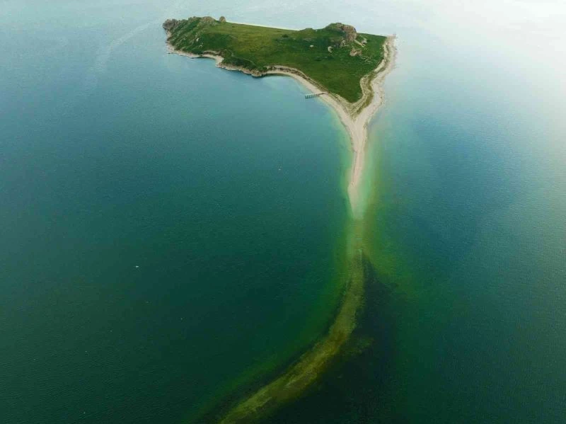Doğa harikası Çarpanak Adası, yarımadaya dönüşüyor
