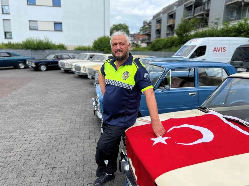 Almanya’daki Türklerden nostaljik araç konvoyu
