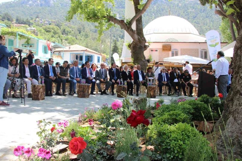 Opet, orman yangınlarından zarar gören köyleri yeniden inşa ediyor
