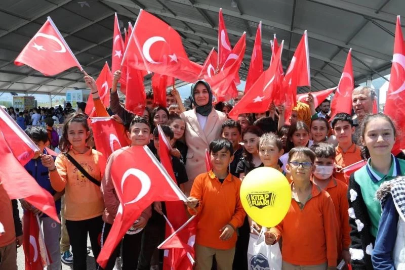 Vali Yiğitbaşı, Türkiye’de ki kitap okuma oranının rakamlarla açıkladı:
