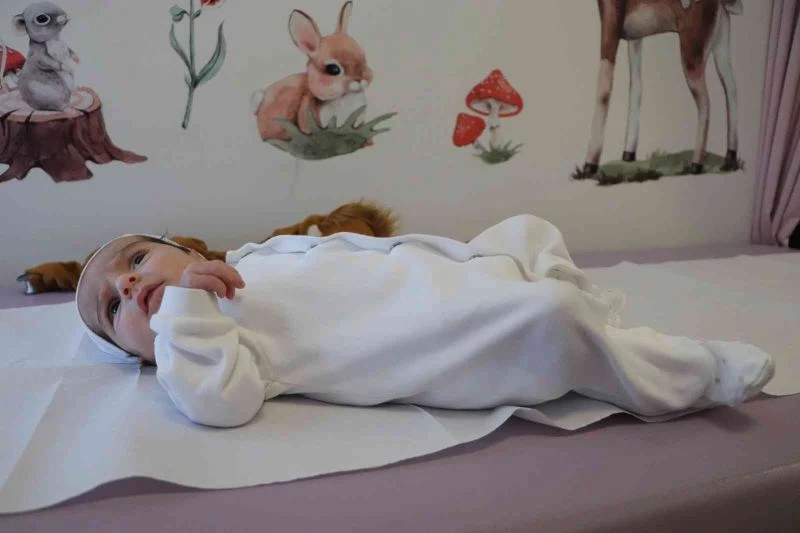 Yemek borusu olmadan doğan bebeğe doktordan hayati dokunuş
