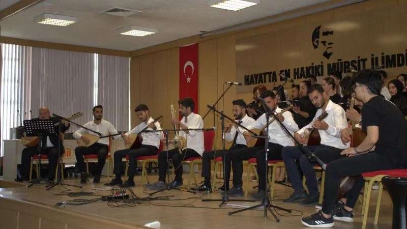 Neşet Ertaş türkülerinin söylendiği konsere ilgi
