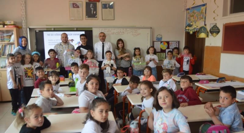 Tavşanlı’da çocuklara hayvan sevgisi aşılanıyor
