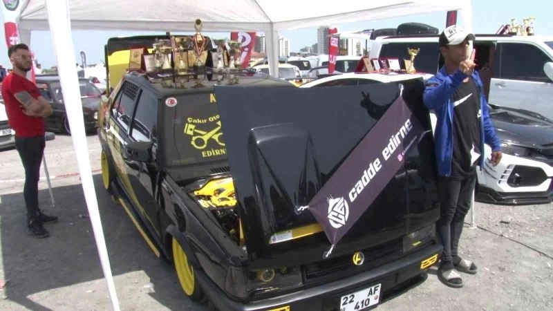 Modifiye araç tutkunları Çekmeköy’de buluştu
