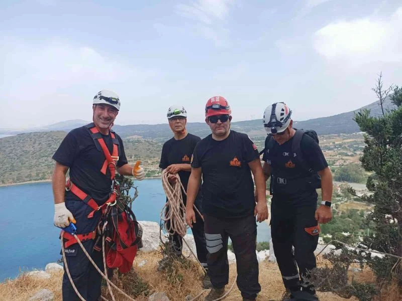 3 gün 10 metrelik çukurda mahsur kalan keçi kurtarıldı
