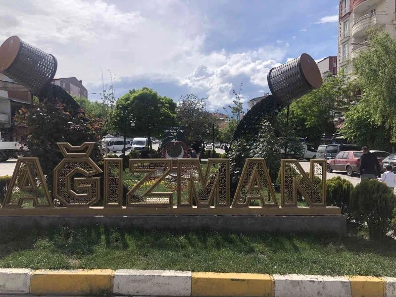 Kağızman’da park ve bahçelerin temizliği dikkat çekiyor
