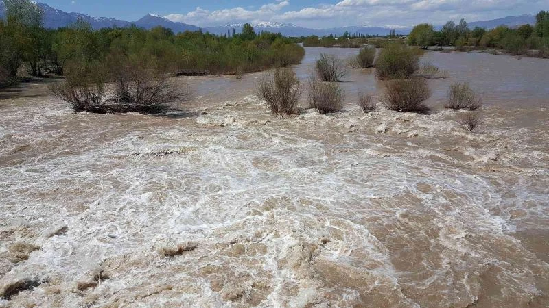 Eriyen kar suları Doğu’daki nehirlerin debisini yükseltti
