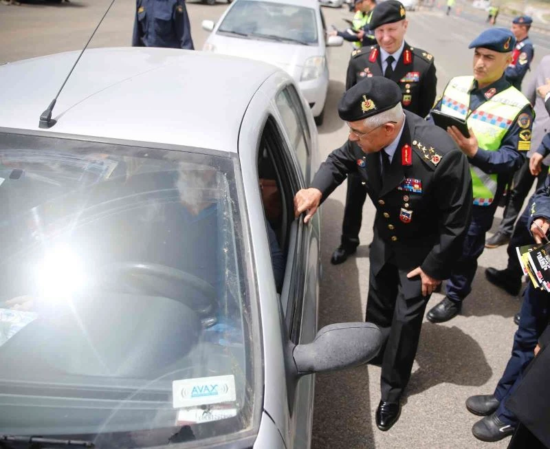 Jandarma Genel Komutanı Çetin: “208 bin personelle yollardayız”
