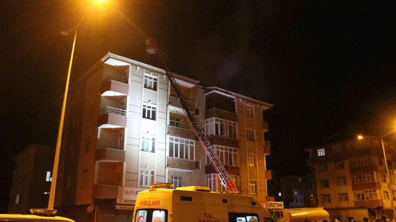 Iğdır’da gecenin karanlığını alevler aydınlattı
