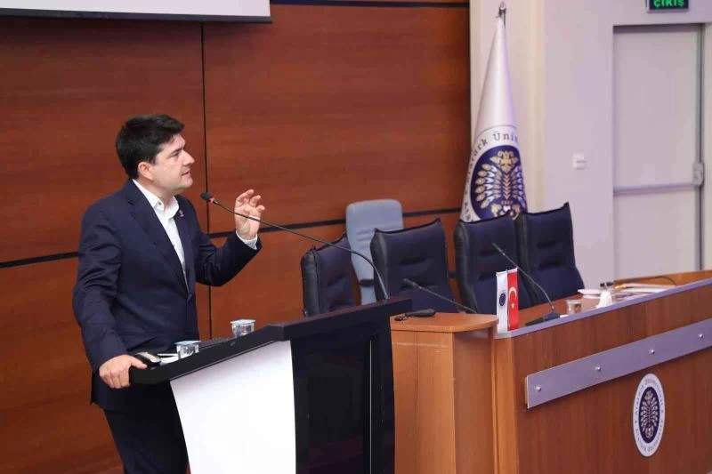 IUPAC Başkanı Javier Garcia Martinez öğrencilerle buluştu
