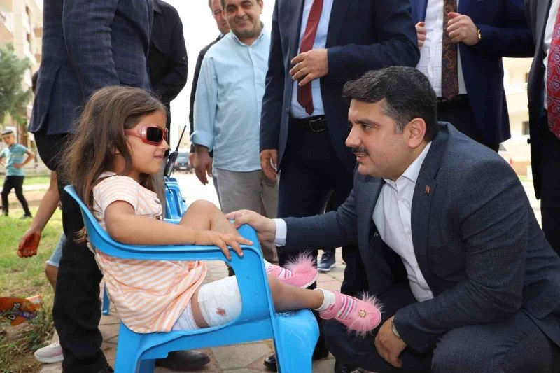 Kaymakam Tunç, köpek saldırısına uğrayan çocukla görüştü
