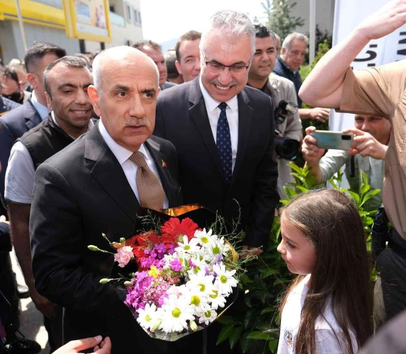 Tarım ve Orman Bakanı Kirişci: “Çiçek ihracatından 121 milyon dolar gelir elde ettik”
