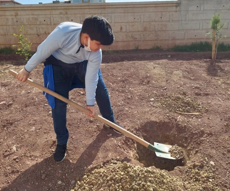 Öğrenciler ‘e-Twinning’ projesi ile fidan dikmeye devam ediyorlar
