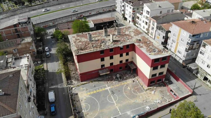 Küçükçekmece’de boşaltılan okul bağımlıların mekanı oldu
