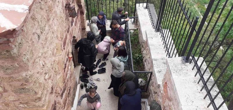 Şeyh Edebali Türbesi bayramda on binlerce ziyaretçinin akınına uğradı
