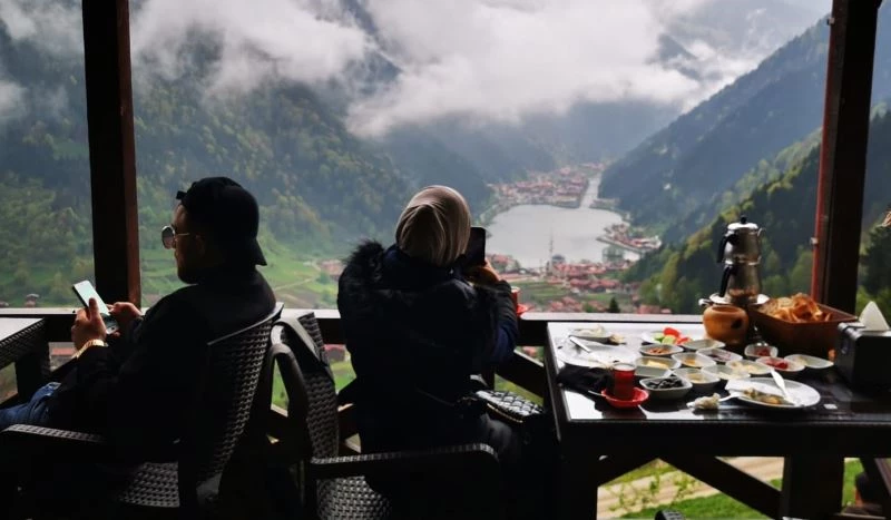 Ramazan Bayramı tatilinde Uzungöl’e yoğun ilgi
