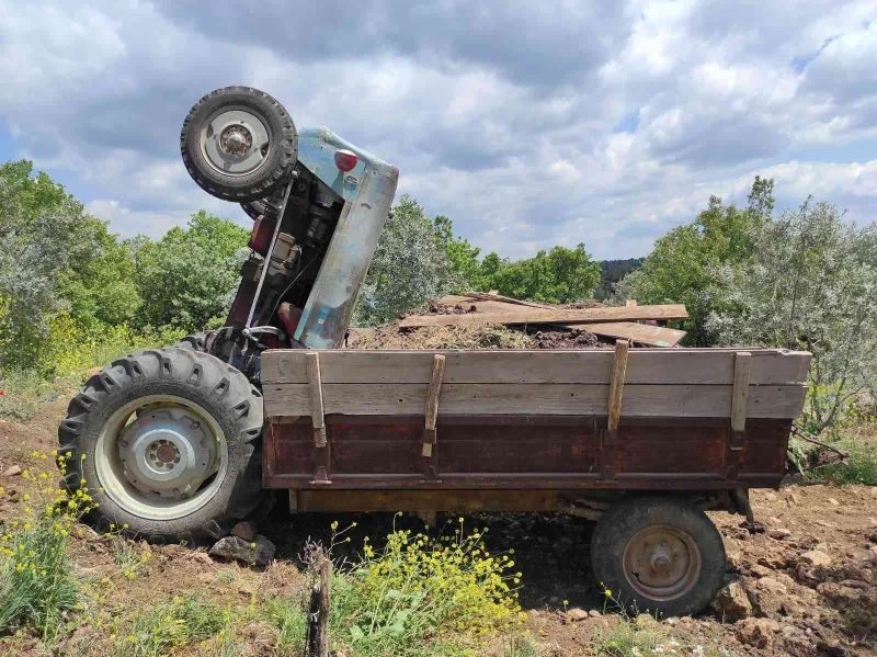 Traktörle römorku arasına sıkışan kadın yaralandı
