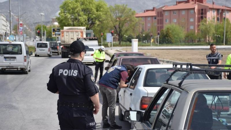 Erzincan polisi suça geçit vermiyor

