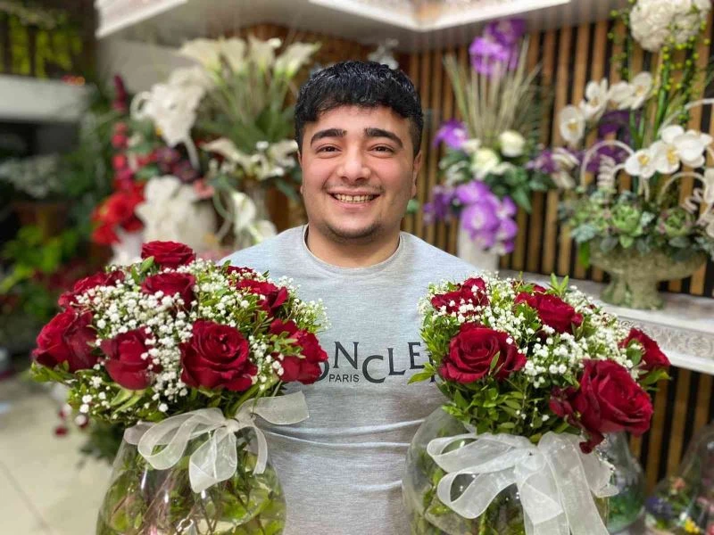 Diyarbakır’da çiçekçilerin ’Anneler Günü’ mesaisi
