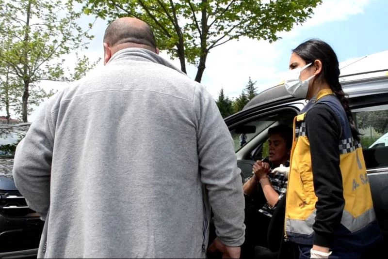 Kaza yapan kadın ağladı, çılgına döndü, komşusu sakinleştirdi
