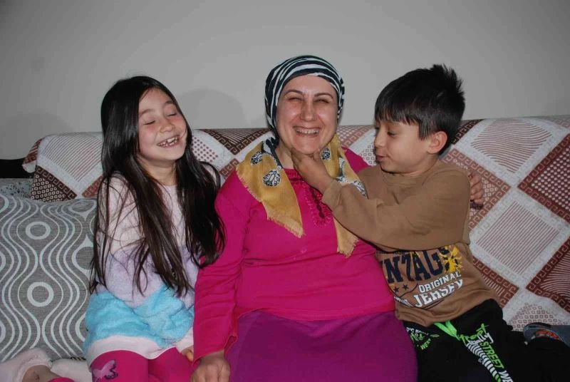 Gönül gözü ile annelik yapıyor
