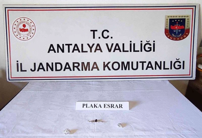 İsviçre uyruklu yolcunun çantasından uyuşturucu çıktı
