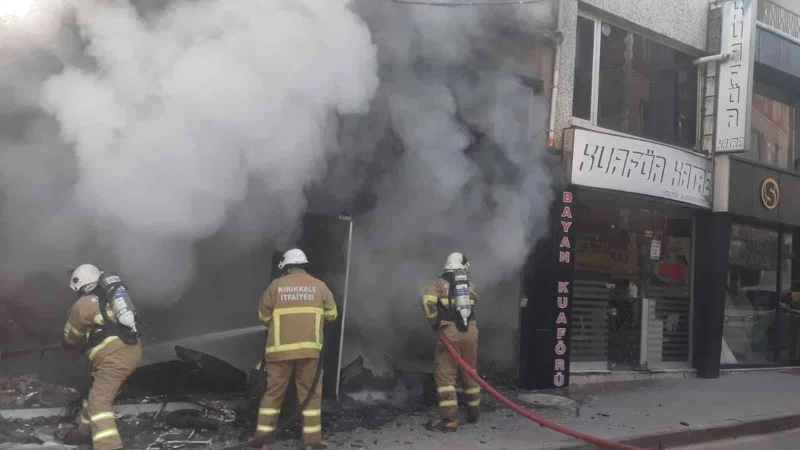 Gelinlik mağazasında yangın çıktı
