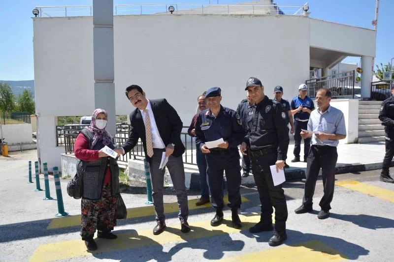 Selendi’de sürücülere yaya geçişleri hakkında bilgi verildi
