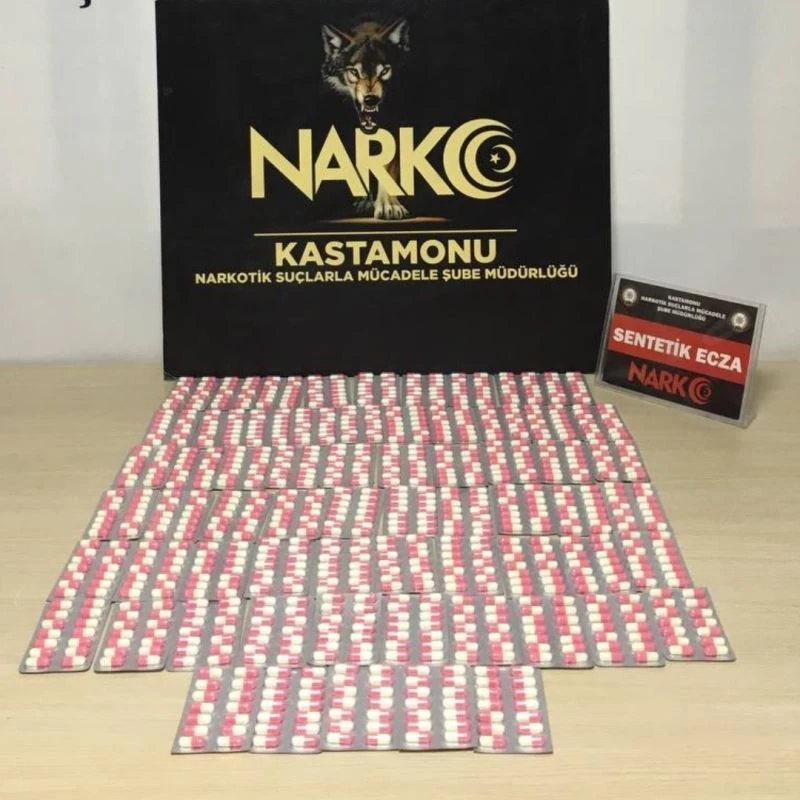 Kastamonu’da 896 adet reçeteye tabi hap ele geçirildi
