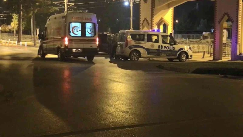 Kentin göbeğindeki parkta kavga çıktı, 1 kişi bıçaklandı
