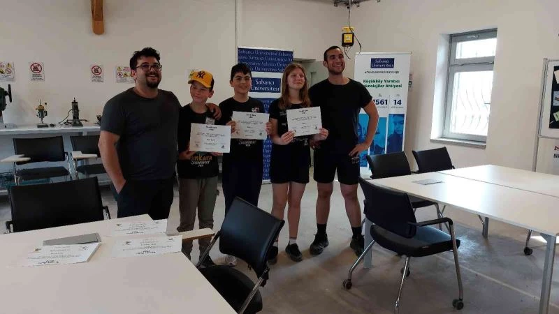 Ayvalık’ta zekâ küpü yarışmasında şampiyonlar belirlendi
