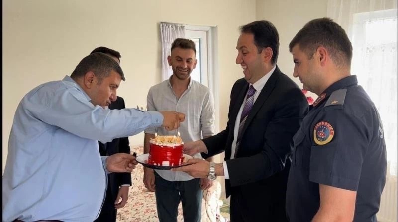 Kaymakam Bolat’dan gaziye doğum günü sürprizi
