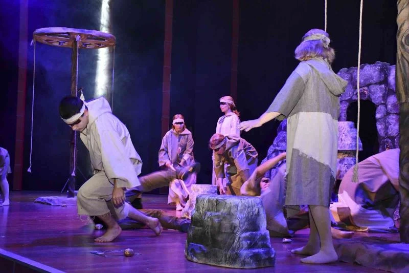 Gagauz Milli Tiyatrosu Mersin’de
