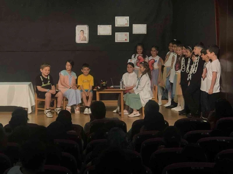 Altınyıldız İlköğretim Okulu öğrencileri, yıl sonu gösterisi düzenledi
