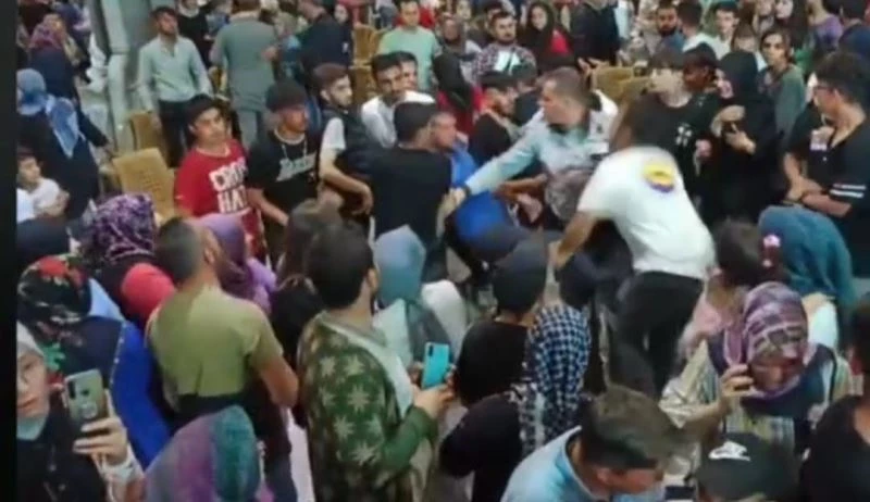 Başkent’te Hüseyin Kağıt konserinde çıkan kavgada 1 kişi yaralandı
