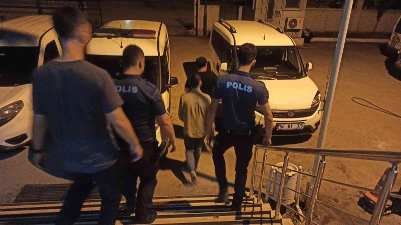 Yedikleri dondurmanın parasını isteyen dondurmacıya tüfekle ateş etti
