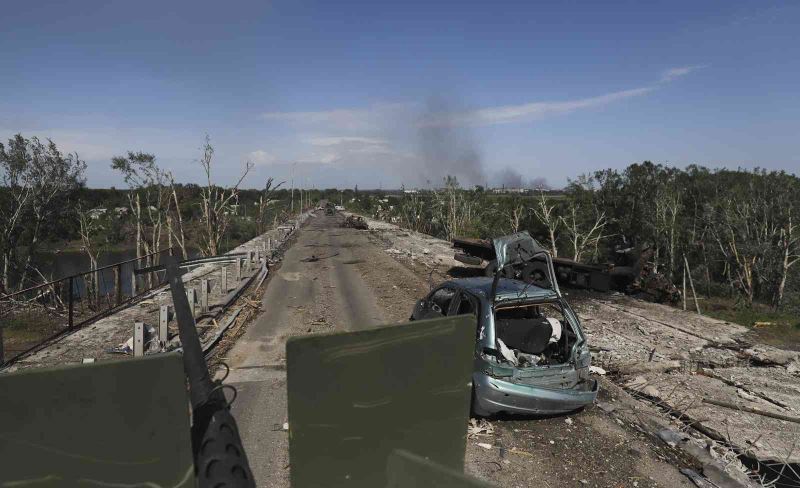 Rus ordusu Severodonetsk’e giden tüm köprüleri yıktı
