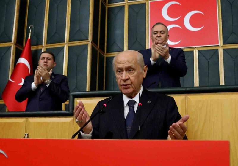 MHP lideri Bahçeli: “(Polise yumruk atan Saliha Aydemir) Bunların dokunulmazlığı süratle kaldırılmalı, mahkemenin önüne çıkmaları sağlanmalıdır”
