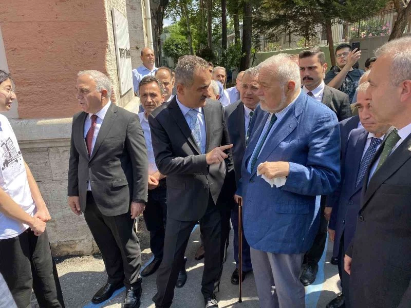 Vefa Lisesi İlber Ortaylı Kütüphanesi’nin açılışı yapıldı
