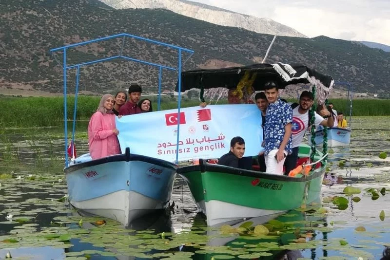 Bahreynli gençler Işıklı Gölü’ne hayran kaldı
