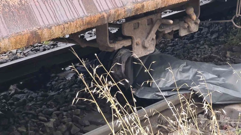 Yük treninin altında kalan vatandaş hayatını kaybetti
